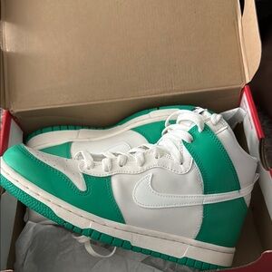 Nike Green and White Dunk High Sneakers worn before excellent condition